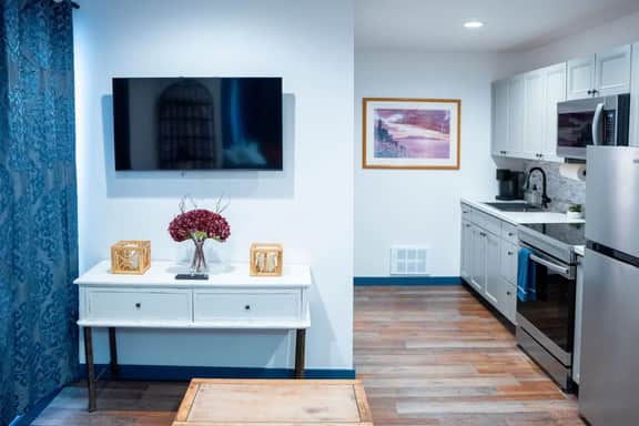 Palmer Suite 101, Hyland Hotel