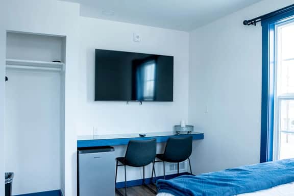 Bugge Room 203, Hyland Hotel