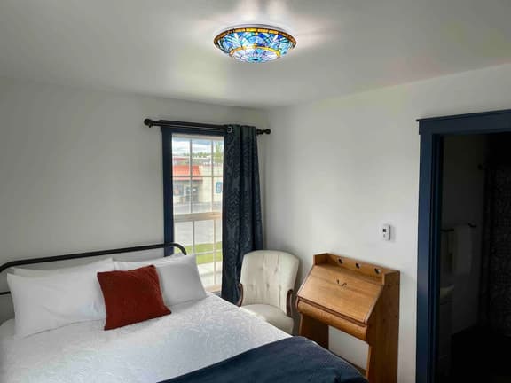 Bugge Room 203, Hyland Hotel